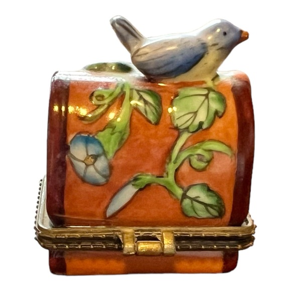 Porcelain hinged trinket box - Picture 4 of 7